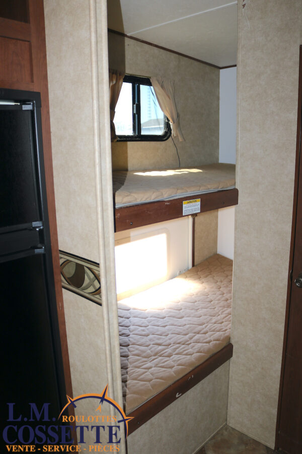Zinger 25 BH 2014-LM Cossette inc. vr-roulotte-fifth wheel-cargo-arctic wolf -Remote-Clipper-cherokee-grey wolf-wolf pup-kodiak cub-aspen trail-dutchmen-forest river-freedom express select-coachmen-apex nano -Trois-Rivières