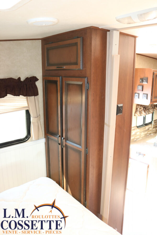 Zinger 25 BH 2014-LM Cossette inc. vr-roulotte-fifth wheel-cargo-arctic wolf -Remote-Clipper-cherokee-grey wolf-wolf pup-kodiak cub-aspen trail-dutchmen-forest river-freedom express select-coachmen-apex nano -Trois-Rivières