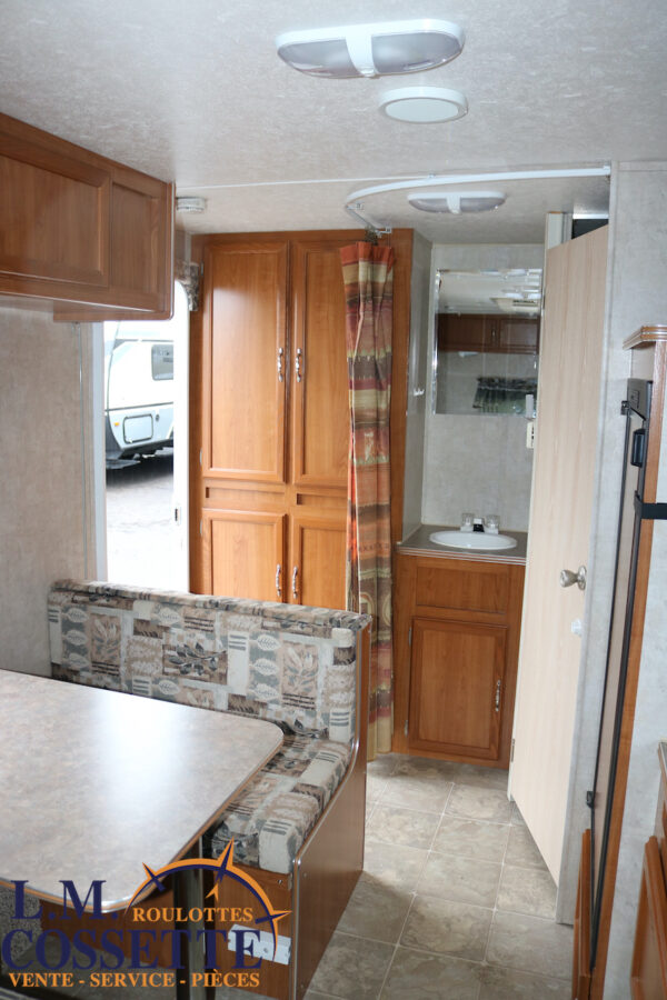 Roadrunner 180 2005-LM Cossette inc. vr-roulotte-fifth wheel-cargo-arctic wolf -Remote-Clipper-cherokee-grey wolf-wolf pup-kodiak cub-aspen trail-dutchmen-forest river-freedom express select-coachmen-apex nano -Trois-Rivières