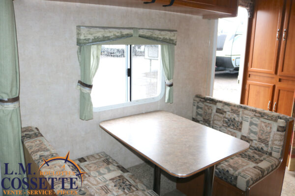 Roadrunner 180 2005-LM Cossette inc. vr-roulotte-fifth wheel-cargo-arctic wolf -Remote-Clipper-cherokee-grey wolf-wolf pup-kodiak cub-aspen trail-dutchmen-forest river-freedom express select-coachmen-apex nano -Trois-Rivières