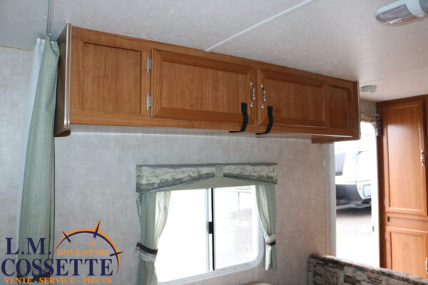 Roadrunner 180 2005-LM Cossette inc. vr-roulotte-fifth wheel-cargo-arctic wolf -Remote-Clipper-cherokee-grey wolf-wolf pup-kodiak cub-aspen trail-dutchmen-forest river-freedom express select-coachmen-apex nano -Trois-Rivières