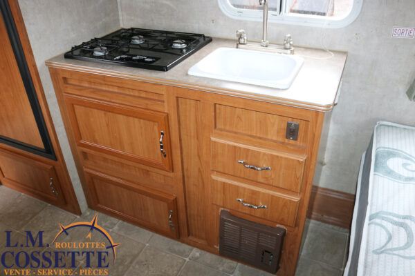 Roadrunner 180 2005-LM Cossette inc. vr-roulotte-fifth wheel-cargo-arctic wolf -Remote-Clipper-cherokee-grey wolf-wolf pup-kodiak cub-aspen trail-dutchmen-forest river-freedom express select-coachmen-apex nano -Trois-Rivières