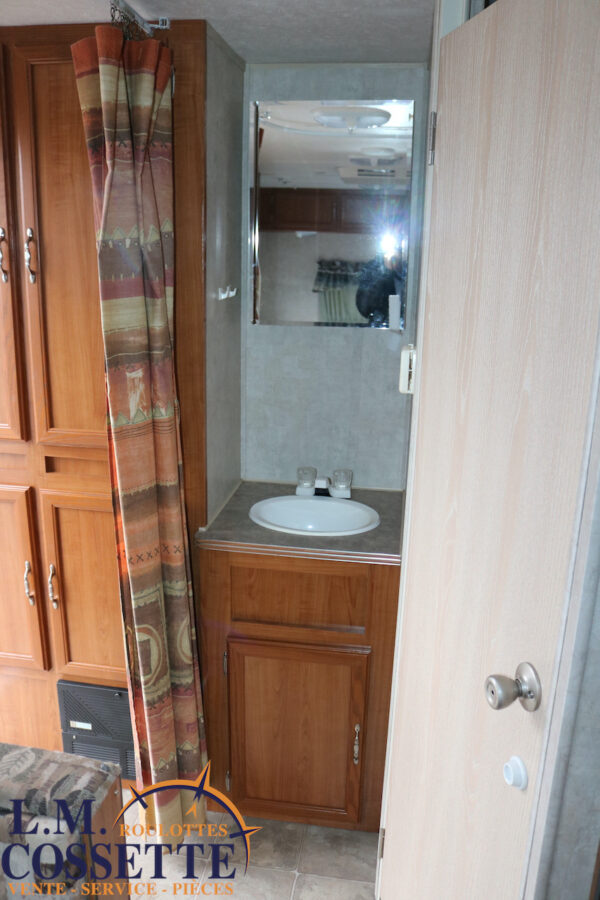 Roadrunner 180 2005-LM Cossette inc. vr-roulotte-fifth wheel-cargo-arctic wolf -Remote-Clipper-cherokee-grey wolf-wolf pup-kodiak cub-aspen trail-dutchmen-forest river-freedom express select-coachmen-apex nano -Trois-Rivières