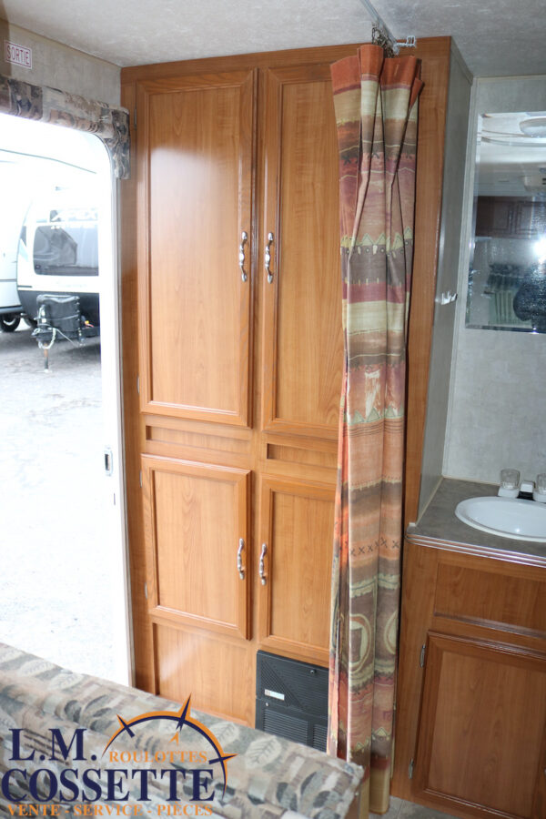 Roadrunner 180 2005-LM Cossette inc. vr-roulotte-fifth wheel-cargo-arctic wolf -Remote-Clipper-cherokee-grey wolf-wolf pup-kodiak cub-aspen trail-dutchmen-forest river-freedom express select-coachmen-apex nano -Trois-Rivières