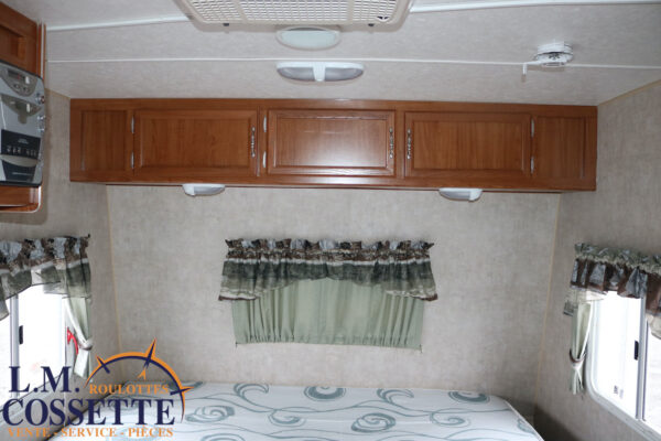 Roadrunner 180 2005-LM Cossette inc. vr-roulotte-fifth wheel-cargo-arctic wolf -Remote-Clipper-cherokee-grey wolf-wolf pup-kodiak cub-aspen trail-dutchmen-forest river-freedom express select-coachmen-apex nano -Trois-Rivières