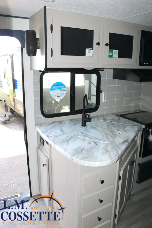 Apex 215 RBK 2025-LM Cossette inc. vr-roulotte-fifth wheel-cargo-arctic wolf -Remote-Clipper-cherokee-grey wolf-wolf pup-kodiak cub-aspen trail-dutchmen-forest river-freedom express select-coachmen-apex nano -Trois-Rivières