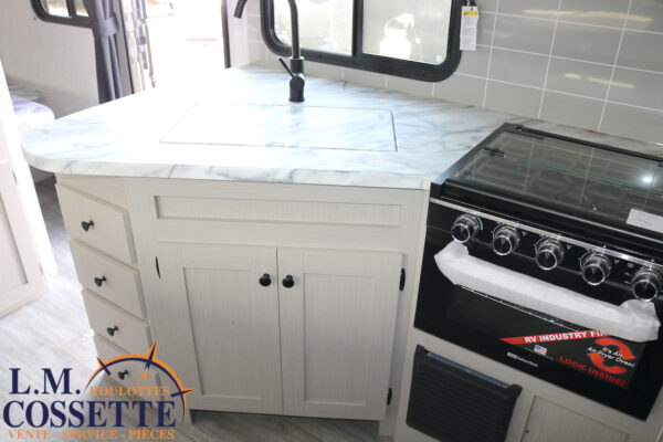 Apex 215 RBK 2025-LM Cossette inc. vr-roulotte-fifth wheel-cargo-arctic wolf -Remote-Clipper-cherokee-grey wolf-wolf pup-kodiak cub-aspen trail-dutchmen-forest river-freedom express select-coachmen-apex nano -Trois-Rivières