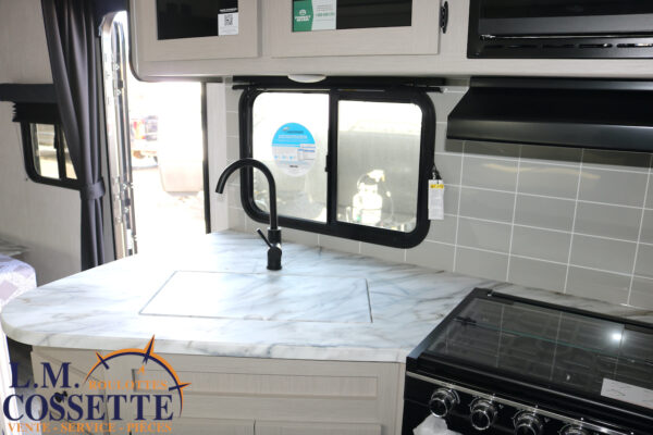 Apex 215 RBK 2025-LM Cossette inc. vr-roulotte-fifth wheel-cargo-arctic wolf -Remote-Clipper-cherokee-grey wolf-wolf pup-kodiak cub-aspen trail-dutchmen-forest river-freedom express select-coachmen-apex nano -Trois-Rivières