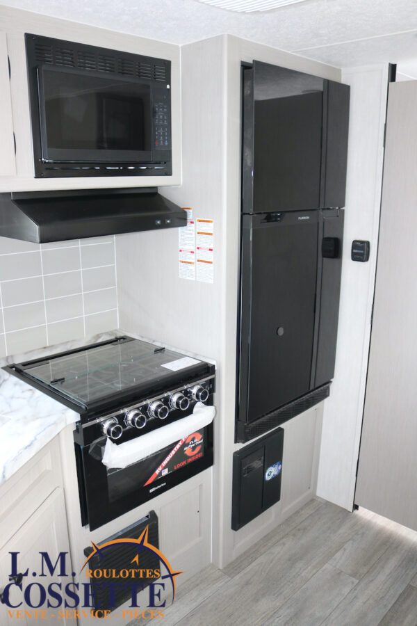 Apex 215 RBK 2025-LM Cossette inc. vr-roulotte-fifth wheel-cargo-arctic wolf -Remote-Clipper-cherokee-grey wolf-wolf pup-kodiak cub-aspen trail-dutchmen-forest river-freedom express select-coachmen-apex nano -Trois-Rivières