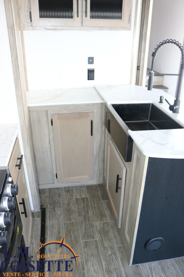 Arctic Wolf 298 LB 2021-LM Cossette inc. vr-roulotte-fifth wheel-cargo-arctic wolf -Remote-Clipper-cherokee-grey wolf-wolf pup-kodiak cub-aspen trail-dutchmen-forest river-freedom express select-coachmen-apex nano -Trois-Rivières