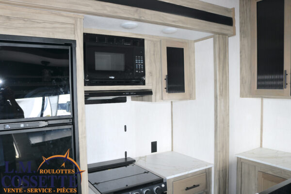 Arctic Wolf 298 LB 2021-LM Cossette inc. vr-roulotte-fifth wheel-cargo-arctic wolf -Remote-Clipper-cherokee-grey wolf-wolf pup-kodiak cub-aspen trail-dutchmen-forest river-freedom express select-coachmen-apex nano -Trois-Rivières
