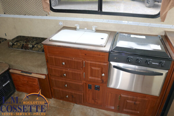 Flagstaff 19 SCH 2013-LM Cossette inc. vr-roulotte-fifth wheel-cargo-arctic wolf -Remote-Clipper-cherokee-grey wolf-wolf pup-kodiak cub-aspen trail-dutchmen-forest river-freedom express select-coachmen-apex nano -Trois-Rivières