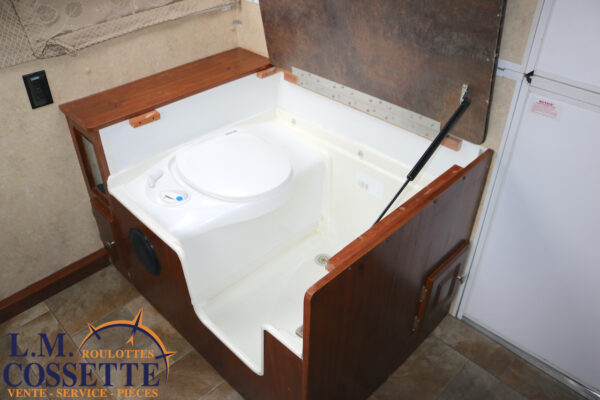 Flagstaff 19 SCH 2013-LM Cossette inc. vr-roulotte-fifth wheel-cargo-arctic wolf -Remote-Clipper-cherokee-grey wolf-wolf pup-kodiak cub-aspen trail-dutchmen-forest river-freedom express select-coachmen-apex nano -Trois-Rivières