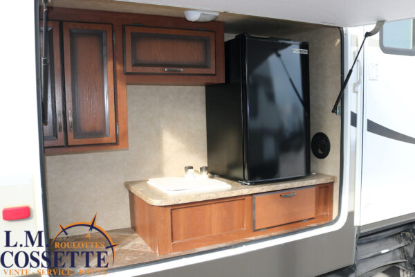 Zinger 31 BH 2014-LM Cossette inc. vr-roulotte-fifth wheel-cargo-arctic wolf -Remote-Clipper-cherokee-grey wolf-wolf pup-kodiak cub-aspen trail-dutchmen-forest river-freedom express select-coachmen-apex nano -Trois-Rivières