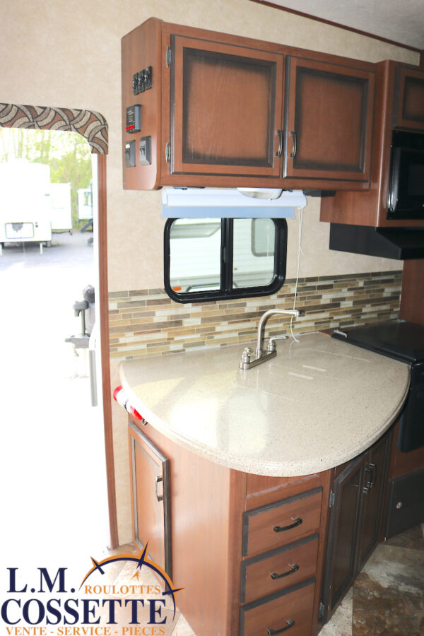 Zinger 31 BH 2014-LM Cossette inc. vr-roulotte-fifth wheel-cargo-arctic wolf -Remote-Clipper-cherokee-grey wolf-wolf pup-kodiak cub-aspen trail-dutchmen-forest river-freedom express select-coachmen-apex nano -Trois-Rivières