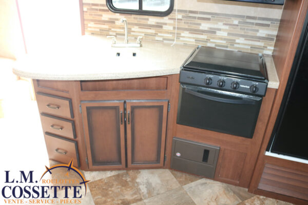 Zinger 31 BH 2014-LM Cossette inc. vr-roulotte-fifth wheel-cargo-arctic wolf -Remote-Clipper-cherokee-grey wolf-wolf pup-kodiak cub-aspen trail-dutchmen-forest river-freedom express select-coachmen-apex nano -Trois-Rivières