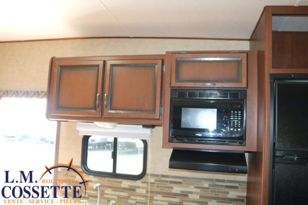 Zinger 31 BH 2014-LM Cossette inc. vr-roulotte-fifth wheel-cargo-arctic wolf -Remote-Clipper-cherokee-grey wolf-wolf pup-kodiak cub-aspen trail-dutchmen-forest river-freedom express select-coachmen-apex nano -Trois-Rivières