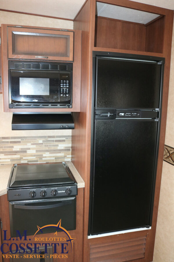 Zinger 31 BH 2014-LM Cossette inc. vr-roulotte-fifth wheel-cargo-arctic wolf -Remote-Clipper-cherokee-grey wolf-wolf pup-kodiak cub-aspen trail-dutchmen-forest river-freedom express select-coachmen-apex nano -Trois-Rivières