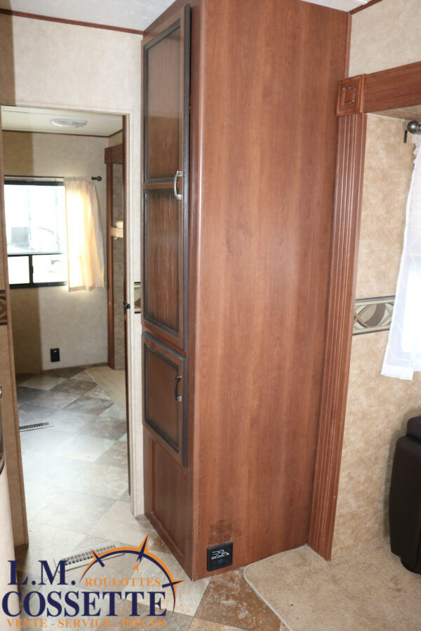 Zinger 31 BH 2014-LM Cossette inc. vr-roulotte-fifth wheel-cargo-arctic wolf -Remote-Clipper-cherokee-grey wolf-wolf pup-kodiak cub-aspen trail-dutchmen-forest river-freedom express select-coachmen-apex nano -Trois-Rivières