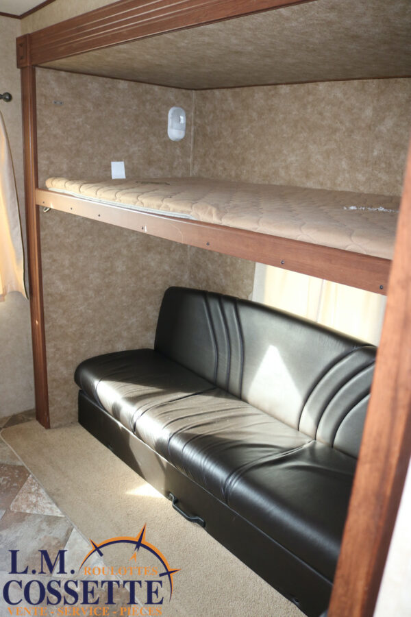 Zinger 31 BH 2014-LM Cossette inc. vr-roulotte-fifth wheel-cargo-arctic wolf -Remote-Clipper-cherokee-grey wolf-wolf pup-kodiak cub-aspen trail-dutchmen-forest river-freedom express select-coachmen-apex nano -Trois-Rivières