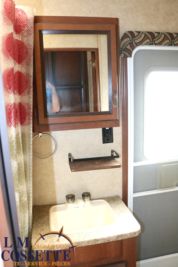 Zinger 31 BH 2014-LM Cossette inc. vr-roulotte-fifth wheel-cargo-arctic wolf -Remote-Clipper-cherokee-grey wolf-wolf pup-kodiak cub-aspen trail-dutchmen-forest river-freedom express select-coachmen-apex nano -Trois-Rivières