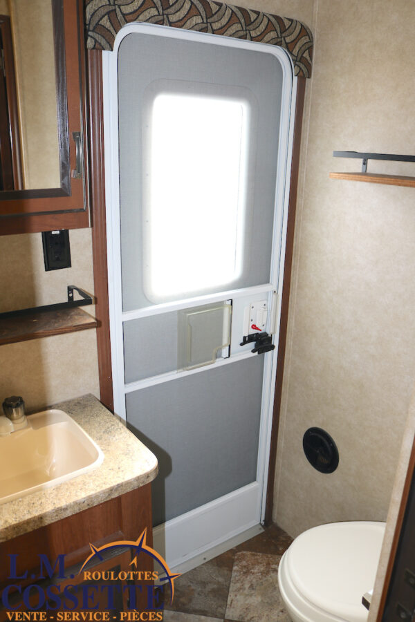 Zinger 31 BH 2014-LM Cossette inc. vr-roulotte-fifth wheel-cargo-arctic wolf -Remote-Clipper-cherokee-grey wolf-wolf pup-kodiak cub-aspen trail-dutchmen-forest river-freedom express select-coachmen-apex nano -Trois-Rivières