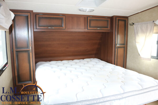 Zinger 31 BH 2014-LM Cossette inc. vr-roulotte-fifth wheel-cargo-arctic wolf -Remote-Clipper-cherokee-grey wolf-wolf pup-kodiak cub-aspen trail-dutchmen-forest river-freedom express select-coachmen-apex nano -Trois-Rivières