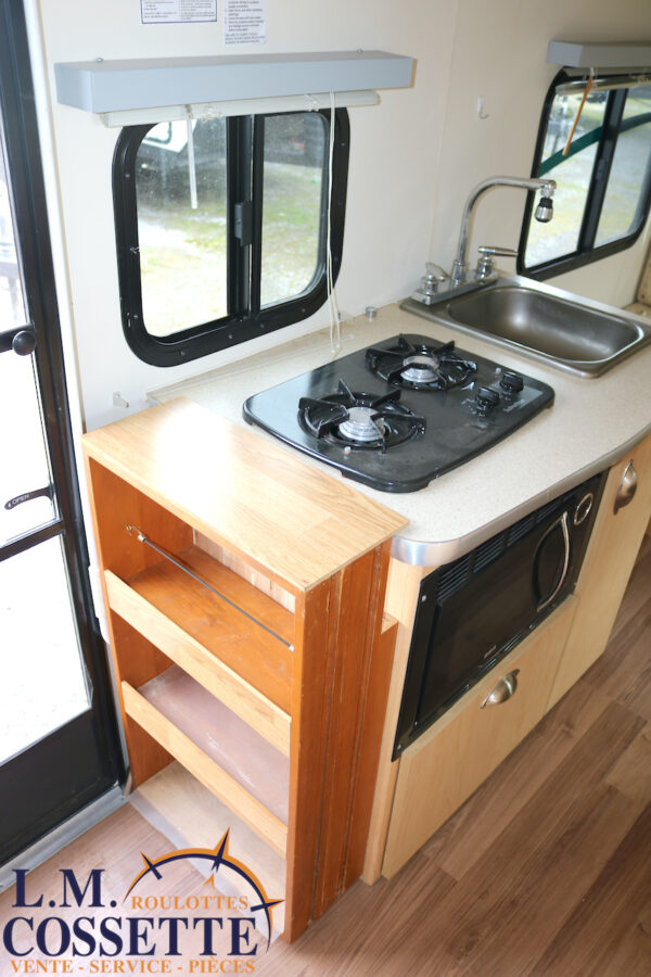 Retro 160 FD 2011-LM Cossette inc. vr-roulotte-fifth wheel-cargo-arctic wolf -Remote-Clipper-cherokee-grey wolf-wolf pup-kodiak cub-aspen trail-dutchmen-forest river-freedom express select-coachmen-apex nano -Trois-Rivières