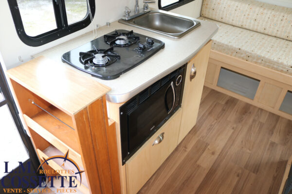 Retro 160 FD 2011-LM Cossette inc. vr-roulotte-fifth wheel-cargo-arctic wolf -Remote-Clipper-cherokee-grey wolf-wolf pup-kodiak cub-aspen trail-dutchmen-forest river-freedom express select-coachmen-apex nano -Trois-Rivières