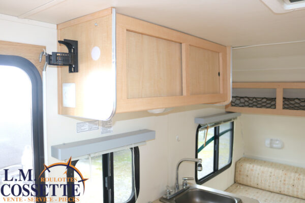 Retro 160 FD 2011-LM Cossette inc. vr-roulotte-fifth wheel-cargo-arctic wolf -Remote-Clipper-cherokee-grey wolf-wolf pup-kodiak cub-aspen trail-dutchmen-forest river-freedom express select-coachmen-apex nano -Trois-Rivières