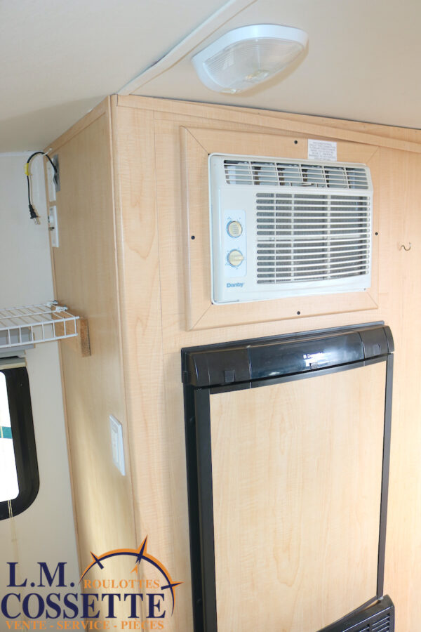 Retro 160 FD 2011-LM Cossette inc. vr-roulotte-fifth wheel-cargo-arctic wolf -Remote-Clipper-cherokee-grey wolf-wolf pup-kodiak cub-aspen trail-dutchmen-forest river-freedom express select-coachmen-apex nano -Trois-Rivières