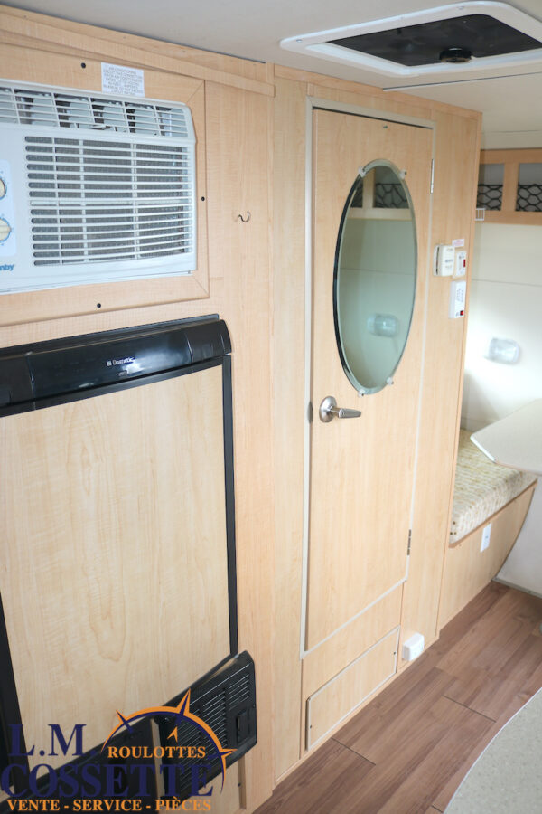 Retro 160 FD 2011-LM Cossette inc. vr-roulotte-fifth wheel-cargo-arctic wolf -Remote-Clipper-cherokee-grey wolf-wolf pup-kodiak cub-aspen trail-dutchmen-forest river-freedom express select-coachmen-apex nano -Trois-Rivières
