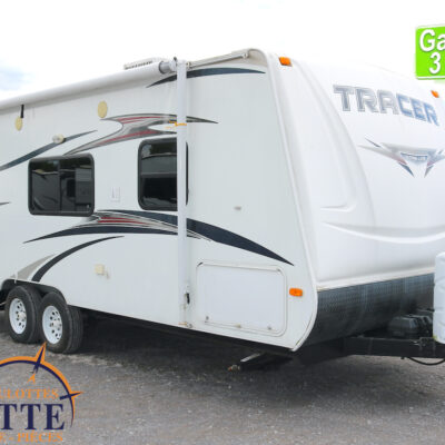 Tracer 210 FB 2013-LM Cossette inc. vr-roulotte-fifth wheel-cargo-arctic wolf -Remote-Clipper-cherokee-grey wolf-wolf pup-kodiak cub-aspen trail-dutchmen-forest river-freedom express select-coachmen-apex nano -Trois-Rivières