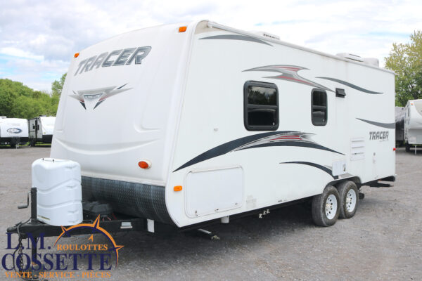 Tracer 210 FB 2013-LM Cossette inc. vr-roulotte-fifth wheel-cargo-arctic wolf -Remote-Clipper-cherokee-grey wolf-wolf pup-kodiak cub-aspen trail-dutchmen-forest river-freedom express select-coachmen-apex nano -Trois-Rivières