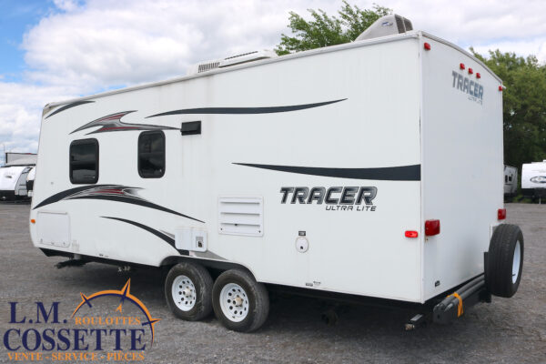 Tracer 210 FB 2013-LM Cossette inc. vr-roulotte-fifth wheel-cargo-arctic wolf -Remote-Clipper-cherokee-grey wolf-wolf pup-kodiak cub-aspen trail-dutchmen-forest river-freedom express select-coachmen-apex nano -Trois-Rivières