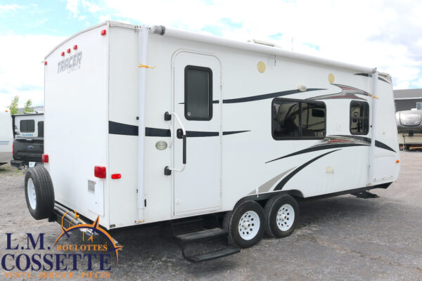 Tracer 210 FB 2013-LM Cossette inc. vr-roulotte-fifth wheel-cargo-arctic wolf -Remote-Clipper-cherokee-grey wolf-wolf pup-kodiak cub-aspen trail-dutchmen-forest river-freedom express select-coachmen-apex nano -Trois-Rivières