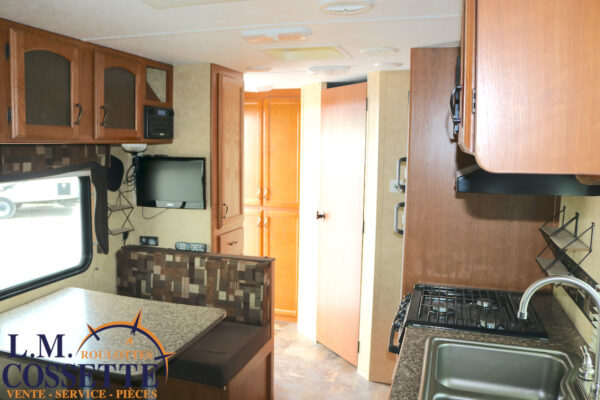 Tracer 210 FB 2013-LM Cossette inc. vr-roulotte-fifth wheel-cargo-arctic wolf -Remote-Clipper-cherokee-grey wolf-wolf pup-kodiak cub-aspen trail-dutchmen-forest river-freedom express select-coachmen-apex nano -Trois-Rivières
