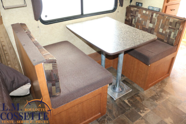 Tracer 210 FB 2013-LM Cossette inc. vr-roulotte-fifth wheel-cargo-arctic wolf -Remote-Clipper-cherokee-grey wolf-wolf pup-kodiak cub-aspen trail-dutchmen-forest river-freedom express select-coachmen-apex nano -Trois-Rivières