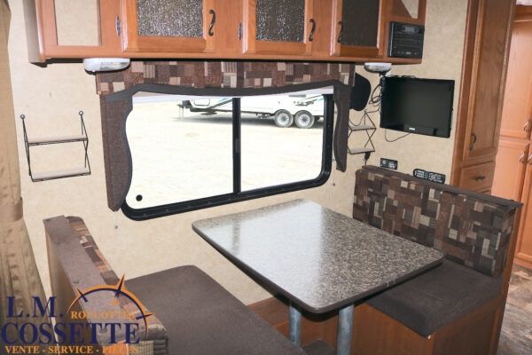 Tracer 210 FB 2013-LM Cossette inc. vr-roulotte-fifth wheel-cargo-arctic wolf -Remote-Clipper-cherokee-grey wolf-wolf pup-kodiak cub-aspen trail-dutchmen-forest river-freedom express select-coachmen-apex nano -Trois-Rivières