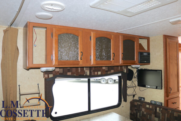 Tracer 210 FB 2013-LM Cossette inc. vr-roulotte-fifth wheel-cargo-arctic wolf -Remote-Clipper-cherokee-grey wolf-wolf pup-kodiak cub-aspen trail-dutchmen-forest river-freedom express select-coachmen-apex nano -Trois-Rivières