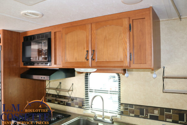Tracer 210 FB 2013-LM Cossette inc. vr-roulotte-fifth wheel-cargo-arctic wolf -Remote-Clipper-cherokee-grey wolf-wolf pup-kodiak cub-aspen trail-dutchmen-forest river-freedom express select-coachmen-apex nano -Trois-Rivières