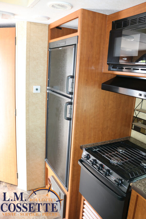 Tracer 210 FB 2013-LM Cossette inc. vr-roulotte-fifth wheel-cargo-arctic wolf -Remote-Clipper-cherokee-grey wolf-wolf pup-kodiak cub-aspen trail-dutchmen-forest river-freedom express select-coachmen-apex nano -Trois-Rivières