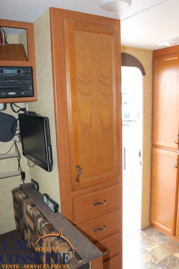 Tracer 210 FB 2013-LM Cossette inc. vr-roulotte-fifth wheel-cargo-arctic wolf -Remote-Clipper-cherokee-grey wolf-wolf pup-kodiak cub-aspen trail-dutchmen-forest river-freedom express select-coachmen-apex nano -Trois-Rivières