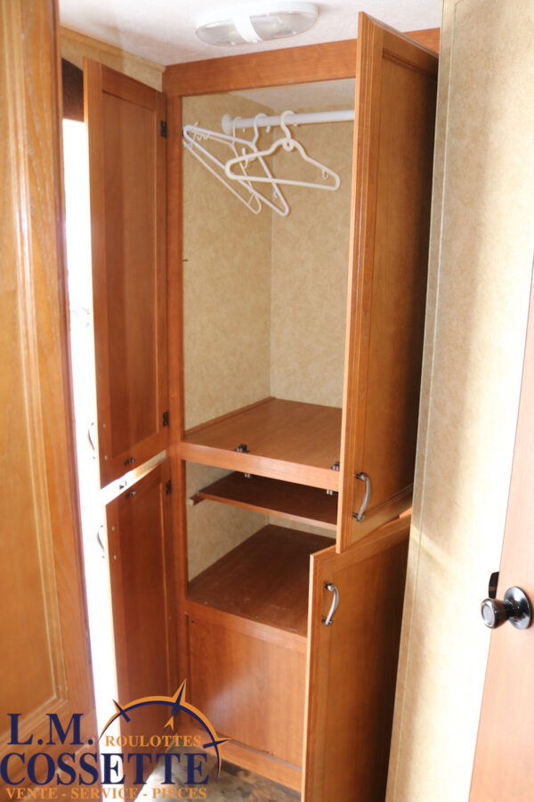 Tracer 210 FB 2013-LM Cossette inc. vr-roulotte-fifth wheel-cargo-arctic wolf -Remote-Clipper-cherokee-grey wolf-wolf pup-kodiak cub-aspen trail-dutchmen-forest river-freedom express select-coachmen-apex nano -Trois-Rivières