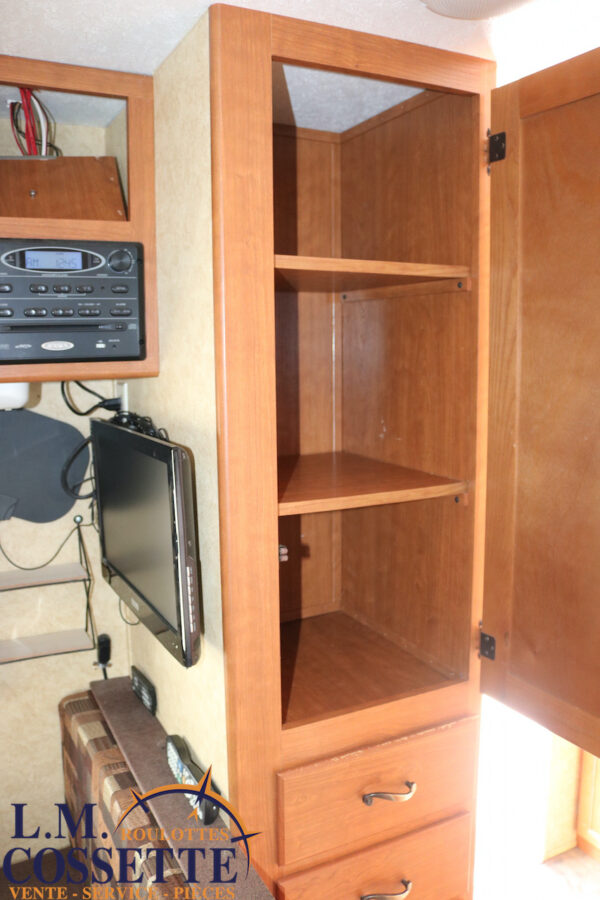 Tracer 210 FB 2013-LM Cossette inc. vr-roulotte-fifth wheel-cargo-arctic wolf -Remote-Clipper-cherokee-grey wolf-wolf pup-kodiak cub-aspen trail-dutchmen-forest river-freedom express select-coachmen-apex nano -Trois-Rivières