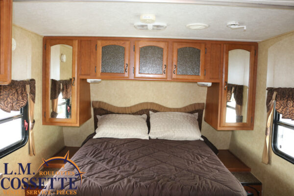 Tracer 210 FB 2013-LM Cossette inc. vr-roulotte-fifth wheel-cargo-arctic wolf -Remote-Clipper-cherokee-grey wolf-wolf pup-kodiak cub-aspen trail-dutchmen-forest river-freedom express select-coachmen-apex nano -Trois-Rivières