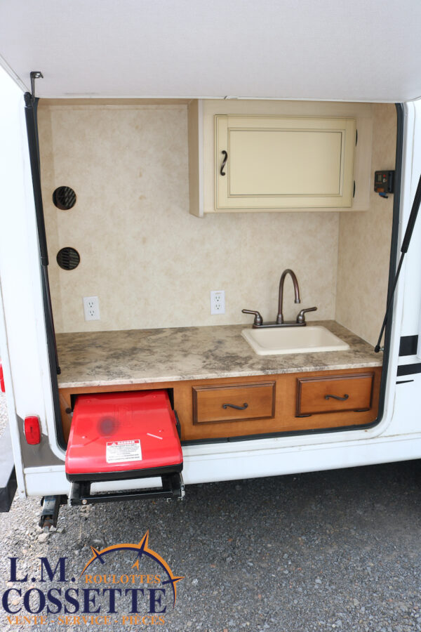 Apex 215 RBK 2012-LM Cossette inc. vr-roulotte-fifth wheel-cargo-arctic wolf -Remote-Clipper-cherokee-grey wolf-wolf pup-kodiak cub-aspen trail-dutchmen-forest river-freedom express select-coachmen-apex nano -Trois-Rivières
