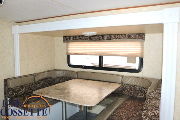 Apex 215 RBK 2012-LM Cossette inc. vr-roulotte-fifth wheel-cargo-arctic wolf -Remote-Clipper-cherokee-grey wolf-wolf pup-kodiak cub-aspen trail-dutchmen-forest river-freedom express select-coachmen-apex nano -Trois-Rivières