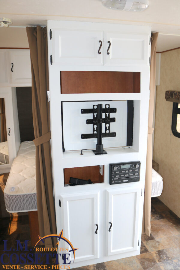Apex 215 RBK 2012-LM Cossette inc. vr-roulotte-fifth wheel-cargo-arctic wolf -Remote-Clipper-cherokee-grey wolf-wolf pup-kodiak cub-aspen trail-dutchmen-forest river-freedom express select-coachmen-apex nano -Trois-Rivières