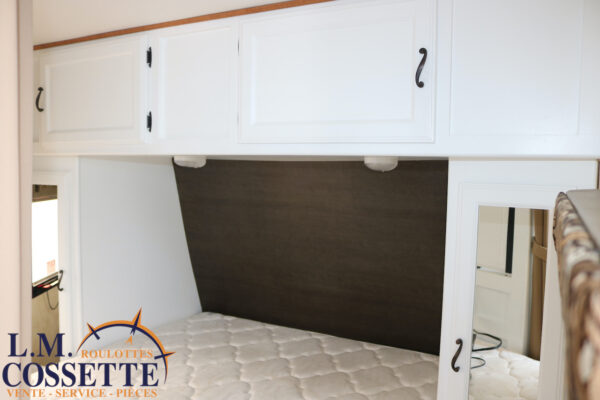 Apex 215 RBK 2012-LM Cossette inc. vr-roulotte-fifth wheel-cargo-arctic wolf -Remote-Clipper-cherokee-grey wolf-wolf pup-kodiak cub-aspen trail-dutchmen-forest river-freedom express select-coachmen-apex nano -Trois-Rivières